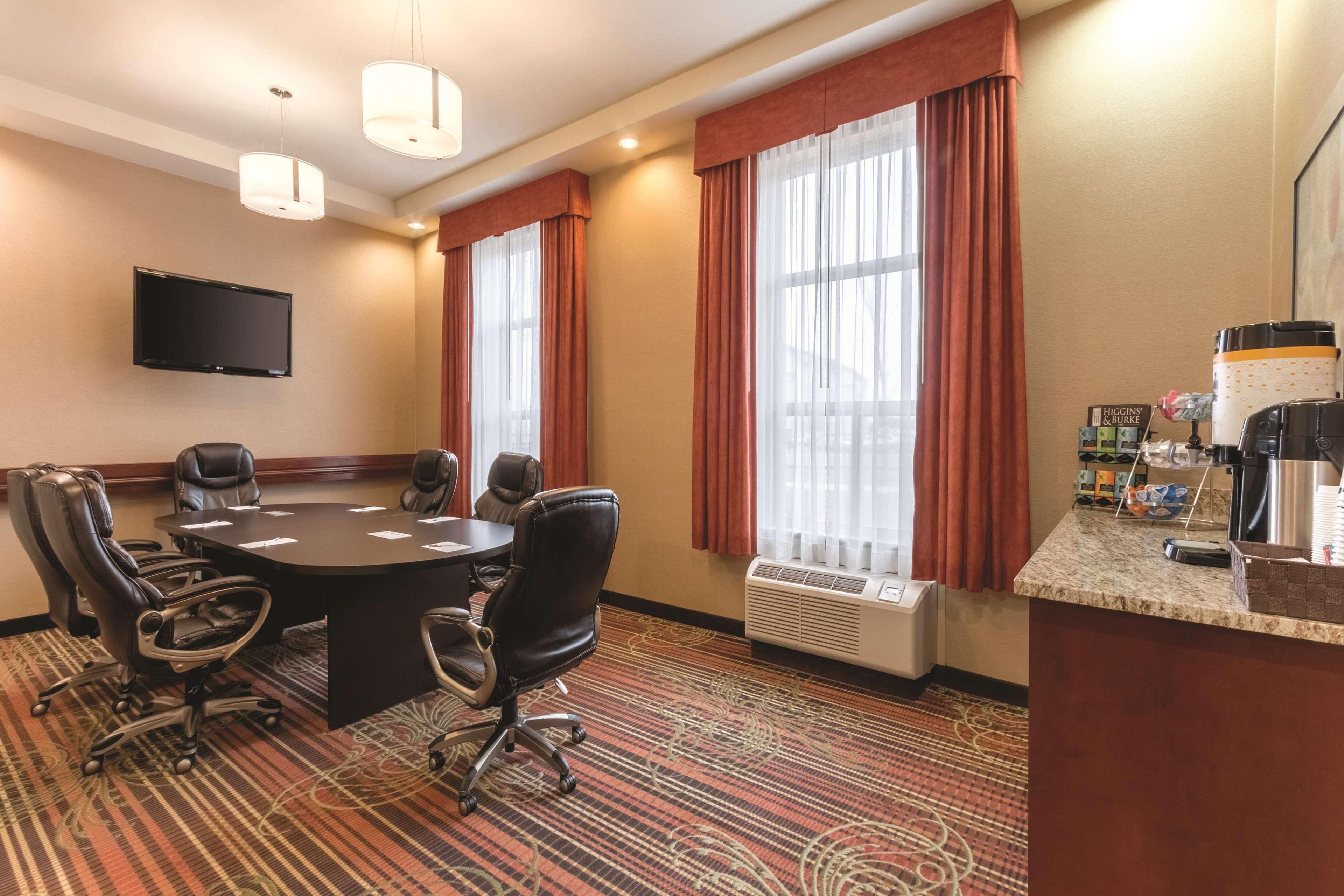 Hampton Inn By Hilton Edmonton South Extérieur photo